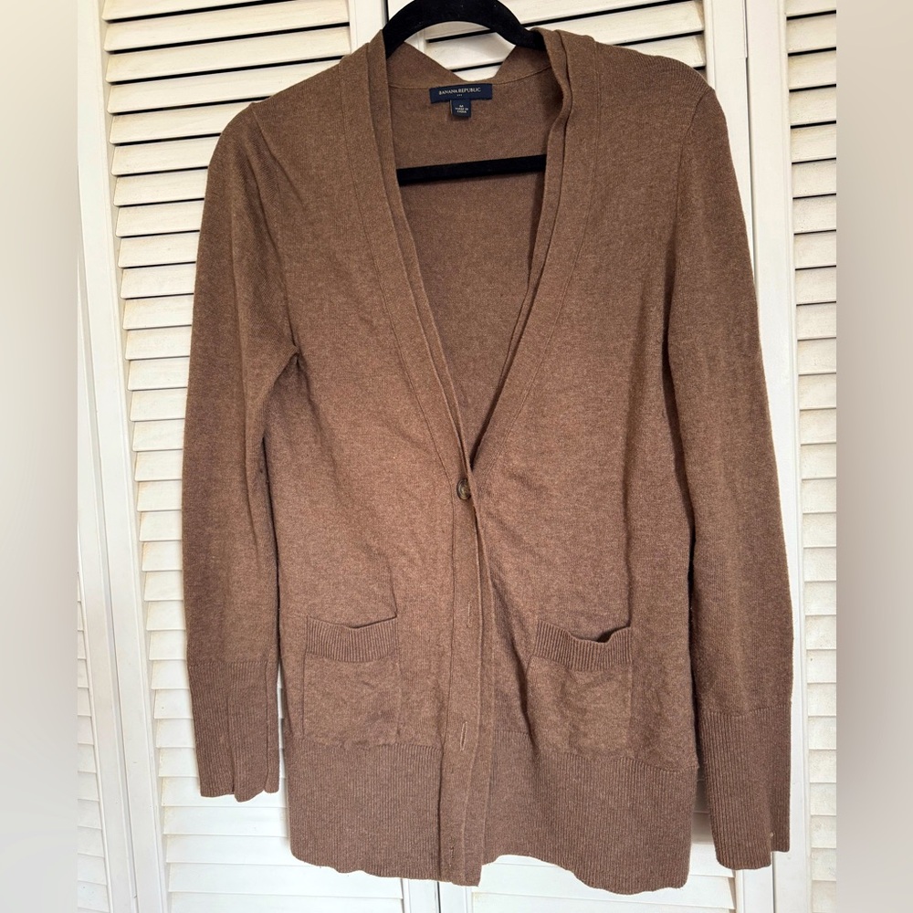 Banana Republic cardigan with pockets